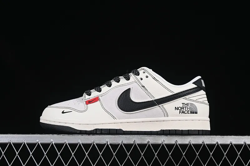All Categories Nk SB Dunk Series Nk SB Dunk Low High-end Customized Low-top Shoes Nike SB Dunk Low North Face Co-branded Beige and Black Little Red Label Low-top Casual Sports Skateboard Shoes BB7518-016